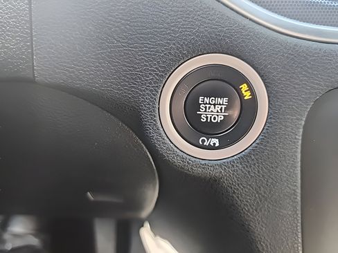 Used 2017 Dodge Charger SXT image 20