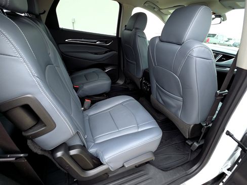 Used 2019 Buick Enclave Essence image 17