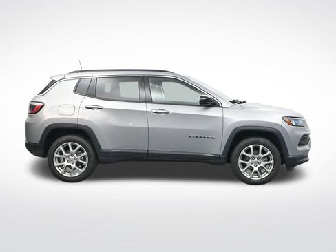 Used 2022 Jeep Compass Latitude image 4