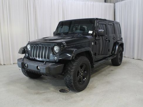 Used 2015 Jeep Wrangler Unlimited Sahara AWD/4WD image 32