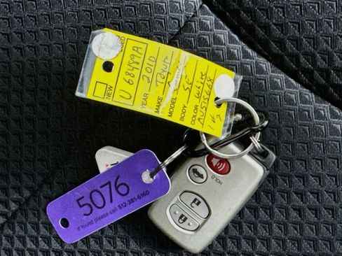 Used 2010 Toyota Camry SE FWD image 33