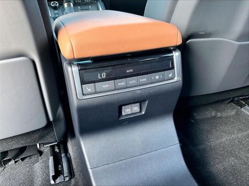 Used 2026 Lexus GX 550 w/ Cold Area Package AWD/4WD image 25