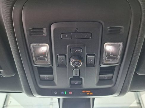 Used 2021 Chevrolet Tahoe High Country w/ Premium Package AWD/4WD image 19