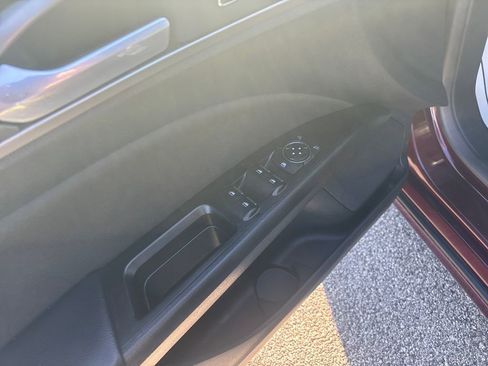 Used 2017 Ford Fusion SE w/ Equipment Group 201A image 16