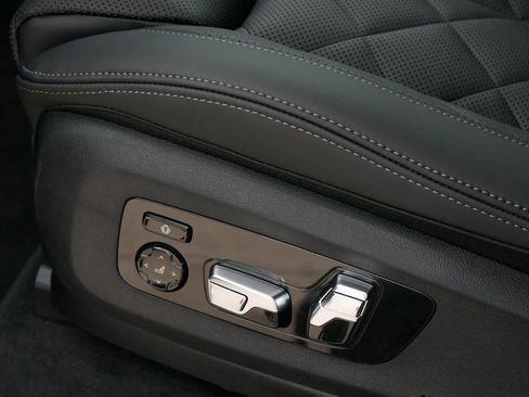 Used 2025 BMW X7 xDrive40i image 17