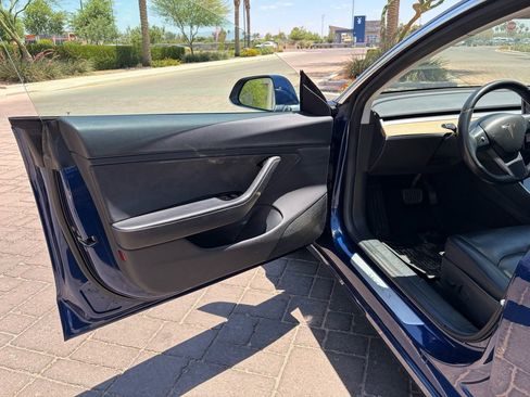 Used 2018 Tesla Model 3 Long Range RWD image 7