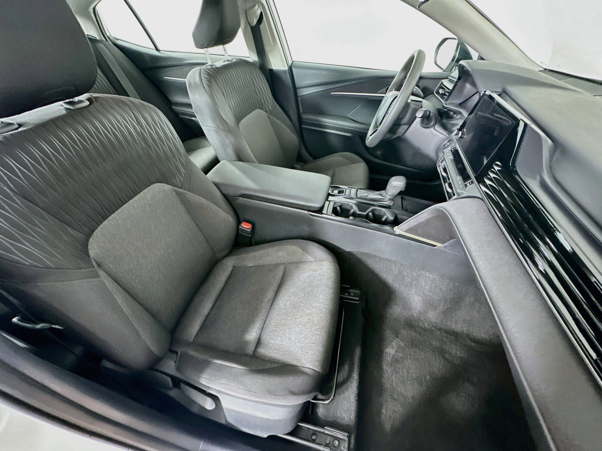 Used 2025 Toyota Camry LE FWD image 31