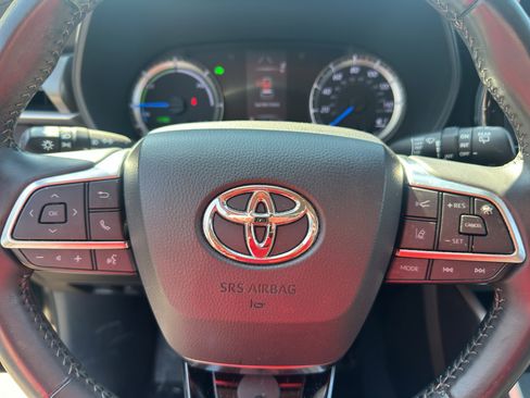 Used 2021 Toyota Highlander LE image 19