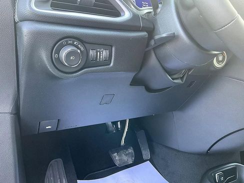 New 2026 Chrysler Pacifica Select FWD image 18