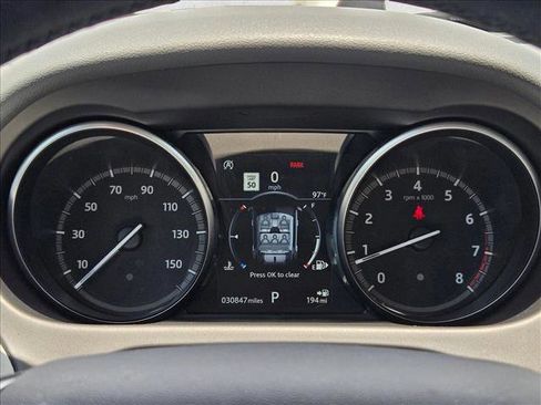 Used 2018 Land Rover Discovery Sport HSE AWD/4WD image 11