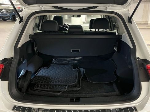 Used 2023 Volkswagen Tiguan SE w/ Panoramic Sunroof Package AWD/4WD image 38