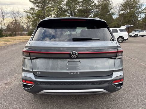 New 2026 Volkswagen Taos SE FWD image 5