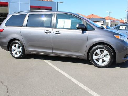 Used 2017 Toyota Sienna LE FWD image 19