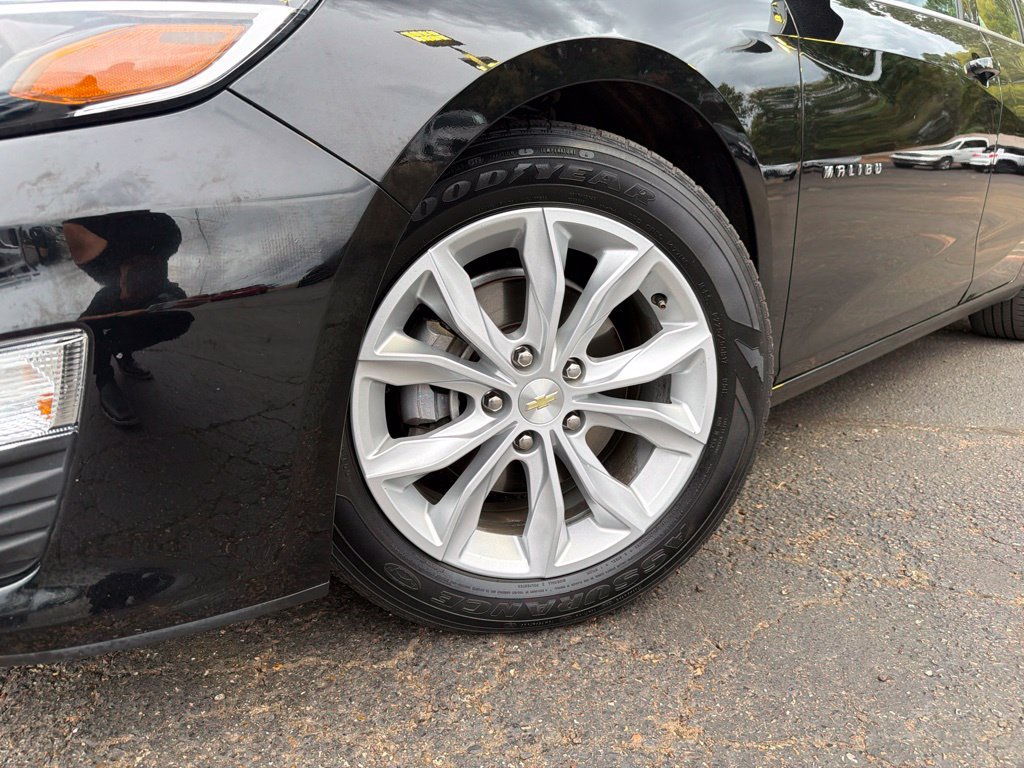 Used 2024 Chevrolet Malibu LT FWD image 2