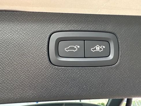 Certified 2025 Volvo XC90 B6 Plus AWD/4WD image 40