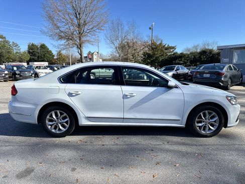Used 2016 Volkswagen Passat 1.8T S image 4