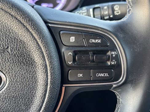 Used 2021 Kia Niro LXS image 19