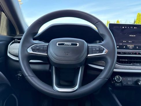 Used 2024 Jeep Compass Latitude AWD/4WD image 18