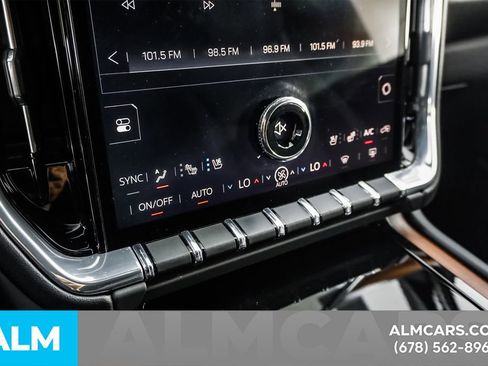 Used 2025 GMC Yukon XL Denali RWD image 42