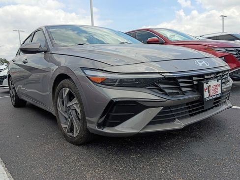 Used 2024 Hyundai Elantra Limited FWD image 2