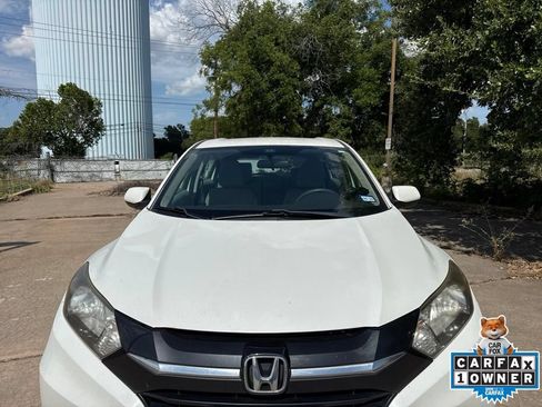 Used 2018 Honda HR-V LX image 2