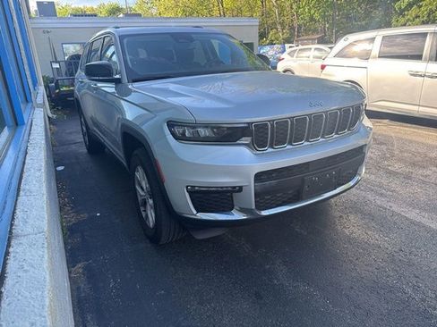 Used 2022 Jeep Grand Cherokee L Limited AWD/4WD image 2