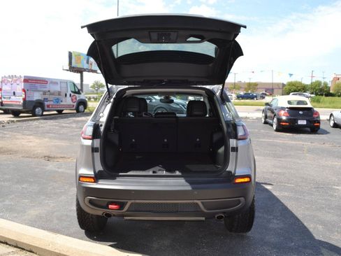 Used 2020 Jeep Cherokee Trailhawk w/ Cold Weather Group AWD/4WD image 7