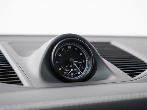 Certified 2025 Porsche Macan image 29