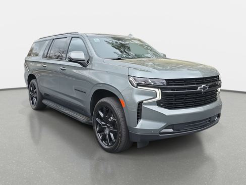 Used 2024 Chevrolet Suburban RST w/ Luxury Package image 3