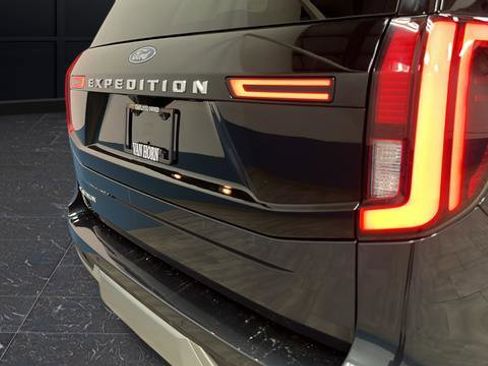 Used 2025 Ford Expedition Platinum image 35