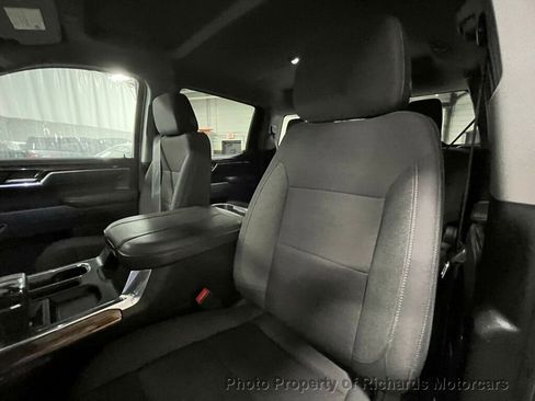 Used 2025 GMC Sierra 1500 Elevation image 17