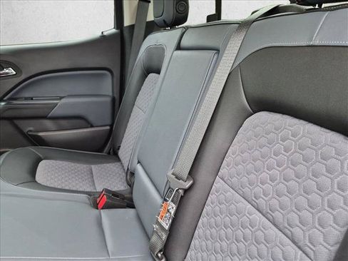 Used 2017 Chevrolet Colorado Z71 AWD/4WD image 11