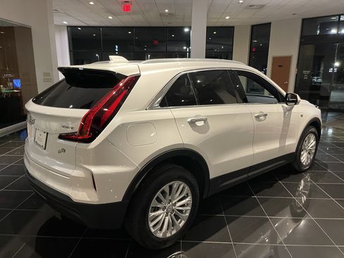 Certified 2024 Cadillac XT4 Luxury w/ Cold Weather Package image 6