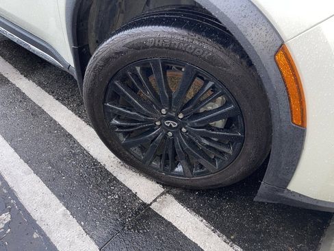 Used 2023 INFINITI QX60 Sensory w/ Vision Package image 3