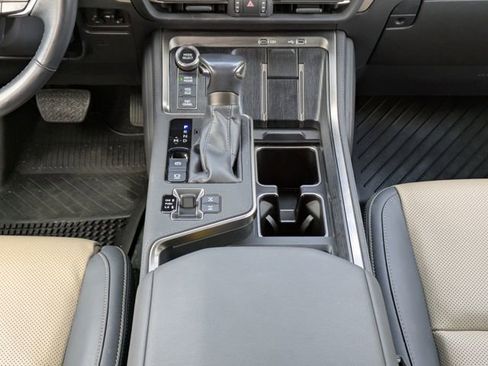 Used 2024 Lexus GX 550 image 17