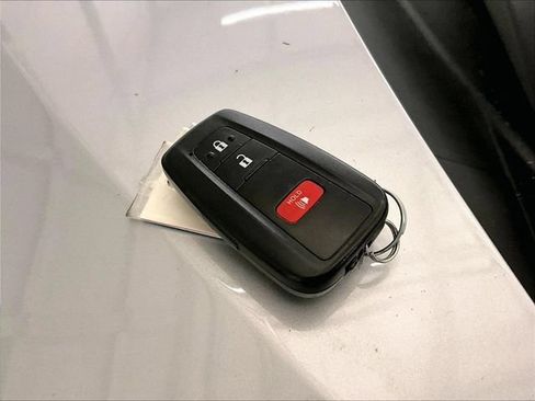 Used 2019 Toyota Prius Limited FWD image 9