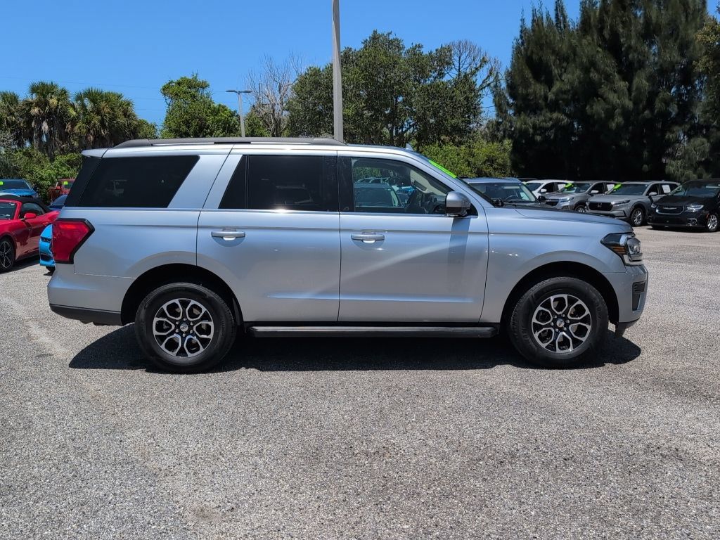 Used 2024 Ford Expedition XLT RWD image 2