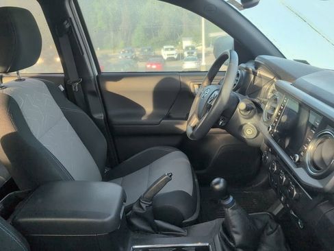 Used 2022 Toyota Tacoma TRD Sport w/ Technology Package AWD/4WD image 37