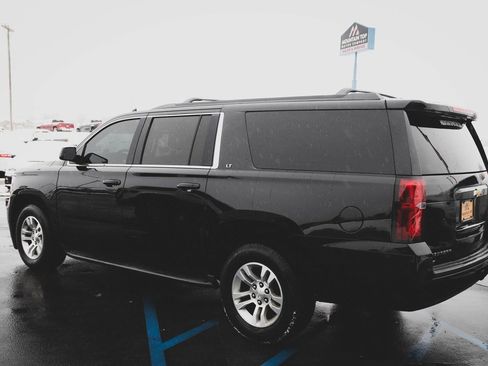 Used 2018 Chevrolet Suburban LT image 29
