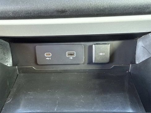 Used 2020 Land Rover Defender 110 SE image 20