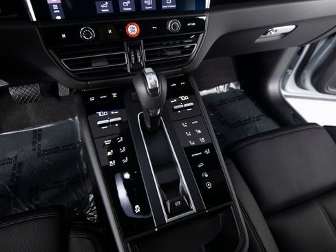 Certified 2026 Porsche Macan AWD/4WD image 27