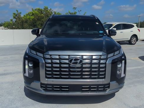 Used 2024 Hyundai Palisade Calligraphy FWD image 2