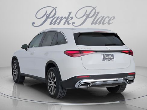 Certified 2025 Mercedes-Benz GLC 300 4MATIC image 3