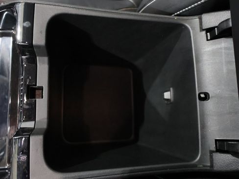 Used 2023 Jeep Grand Cherokee Limited image 32