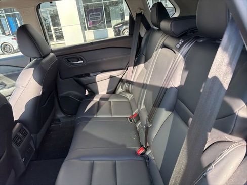 Used 2022 Nissan Rogue SL w/ SL Premium Package image 9