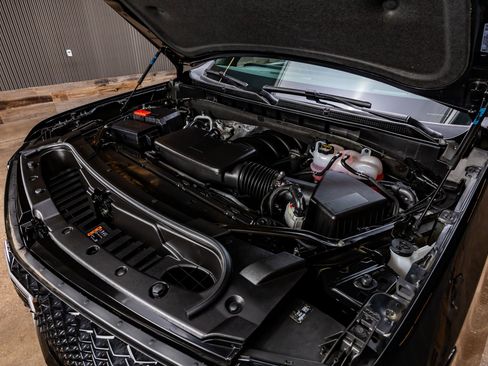 Used 2026 Cadillac Escalade ESV Sport w/ LPO, ONYX Package image 41