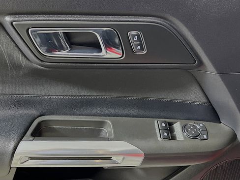Used 2017 Ford Mustang Coupe RWD image 17