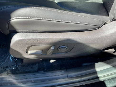 Used 2026 Kia Carnival FWD image 23