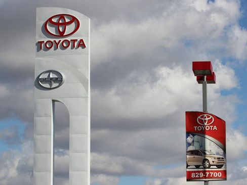 Certified 2021 Toyota RAV4 XLE AWD/4WD image 11