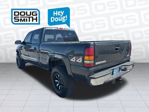 Used 2004 GMC Sierra 2500 SLT w/ Skid Plate Package AWD/4WD image 4